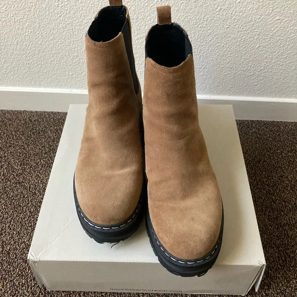 Suede boot marc fisher size 7 - Picture 3 of 5